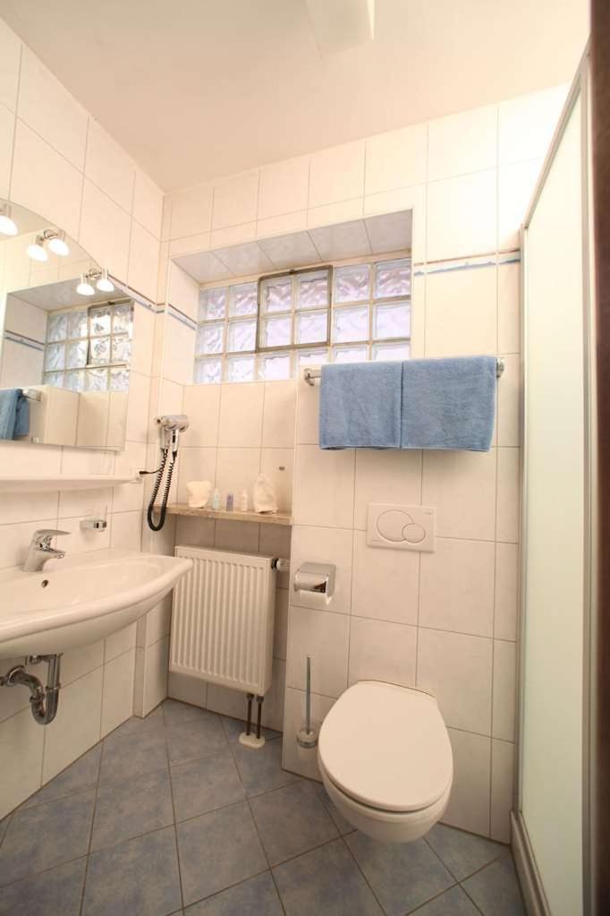 Gasthof Zum Bayerischen Greding Bagian luar foto