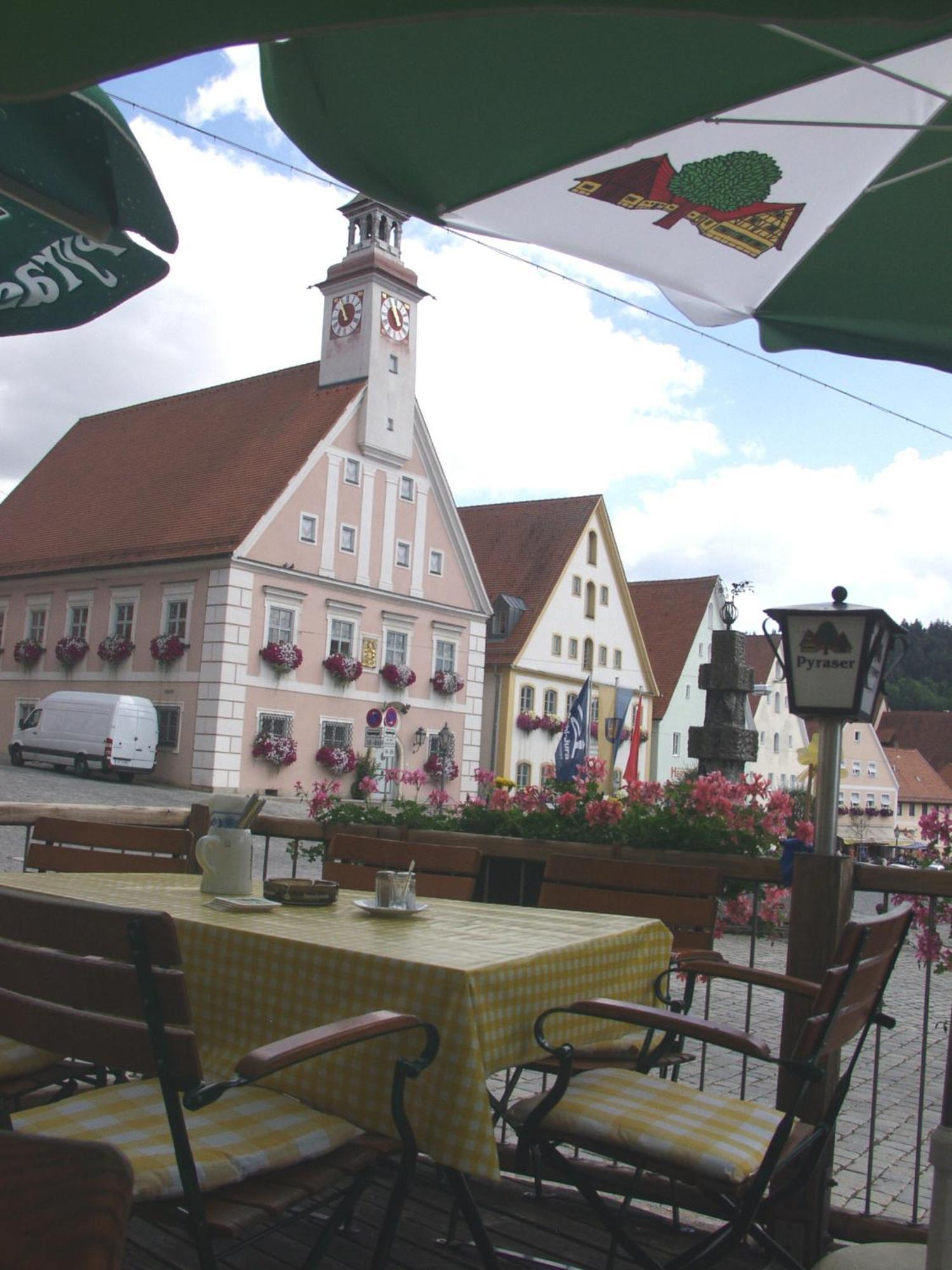 Gasthof Zum Bayerischen Greding Bagian luar foto